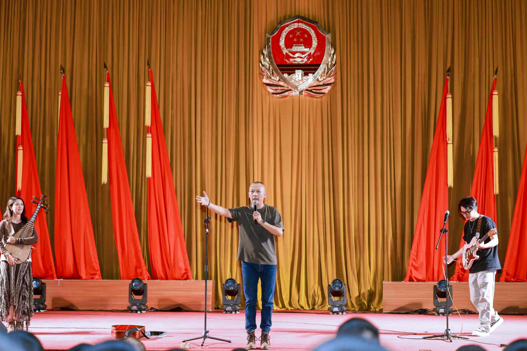 1764141089293453.jpg 0D9A4827.jpg