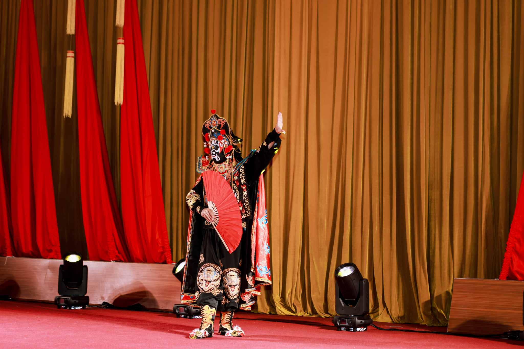 1764141219544458.jpg 0D9A4960.jpg