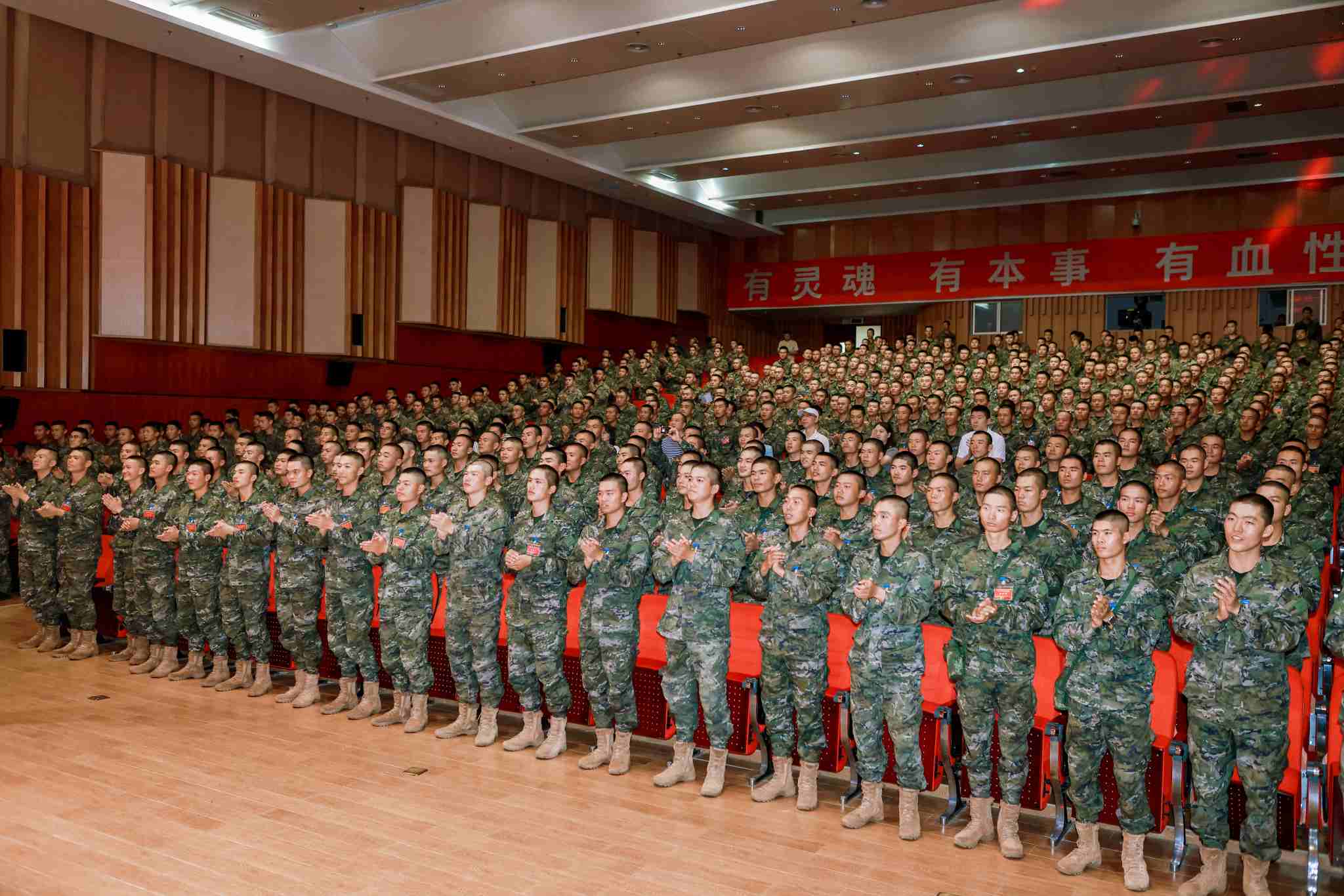 1764141455968147.jpg 0D9A5642.jpg