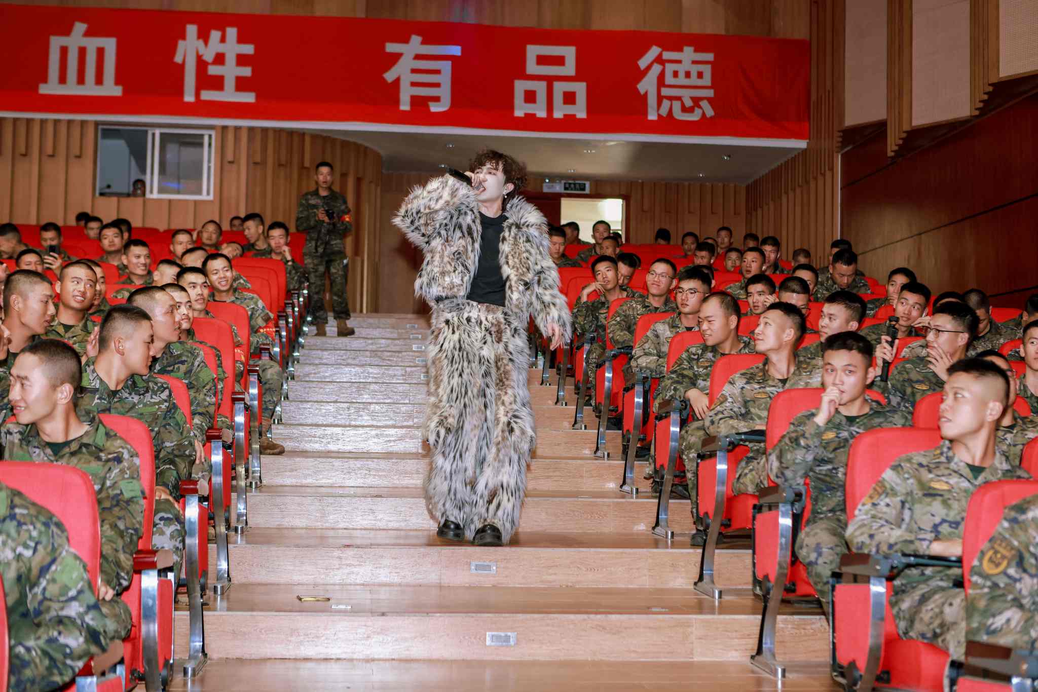 1764141511914167.jpg 0D9A5450.jpg